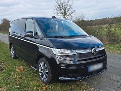 Gebraucht VW Multivan Style 150 PS (110 kW) 2023 Schwarz Van