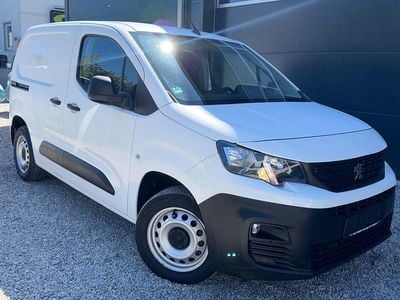 Gebraucht Peugeot Partner Premium 75 PS (55 kW) 2019 Weiß Van / Kleinbus
