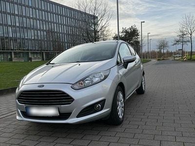 Gebraucht Ford Fiesta 101 PS (74 kW) 2014 Silber Kleinwagen