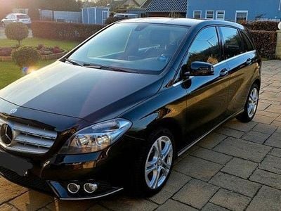 Schwarz Gebraucht 2013 Mercedes B180 Van / Kleinbus | 8.700 € (Guter Preis)