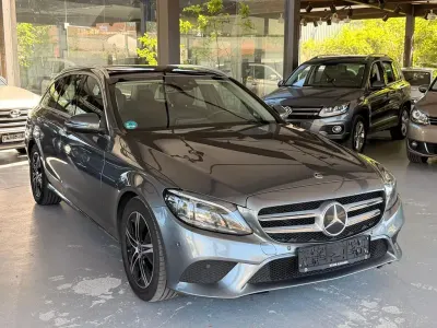 Gebraucht Mercedes C220 Avantgarde 194 PS (142 kW) 2020 Grau Limousine