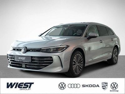 Oyster silver metallic Neu 2025 VW Passat Elegance Kombi | 58.531 €