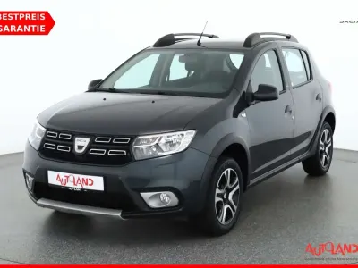 Gebraucht Dacia Sandero Celebration 90 PS (66 kW) 2019 Grau "comete" SUV