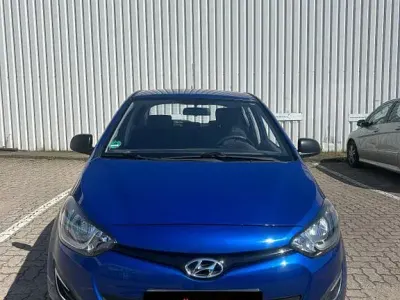 Gebraucht Hyundai i20 Edition 86 PS (63 kW) 2013 Blau Kleinwagen