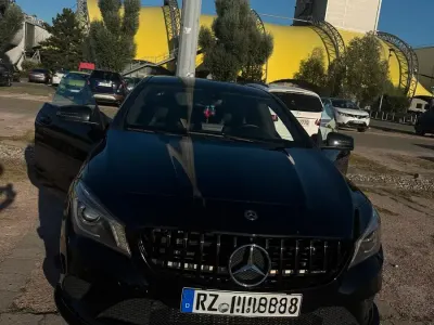 Gebraucht Mercedes CLA180 123 PS (90 kW) 2015 Schwarz Coupé