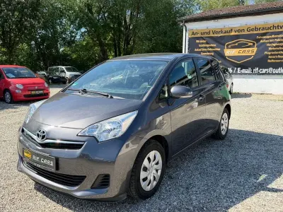 Gebraucht Toyota Verso-S Life 99 PS (72 kW) 2014 Grau Van / Kleinbus