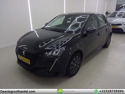 Gebraucht Peugeot e-208 Active 100 kW (136 PS) 2023 Schwarz Kleinwagen