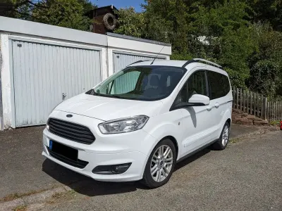 Usata Ford Tourneo Courier Titanium 101 CV (74 kW) 2018 Bianco Monovolume