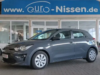 Używany Kia Rio Vision 101 KM (74 kW) 2023 Szary Sedan/Limuzyna
