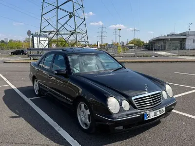 Używany Mercedes E430 Avantgarde 279 KM (205 kW) 2000 Czarny Sedan/Limuzyna