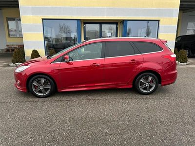 Rot Gebraucht 2014 Ford Focus Sport Kombi | 6.900 € (Guter Preis)