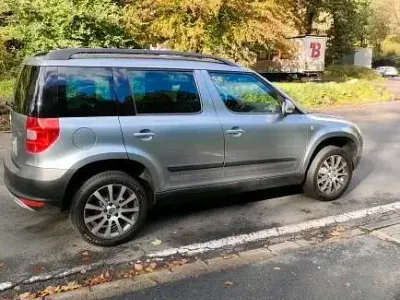 Gebraucht Skoda Yeti Style 105 PS (77 kW) 2013 Grau SUV