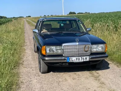 Gebraucht Mercedes 230 136 PS (100 kW) 1983 Blau Limousine