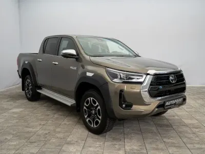 Nouă Toyota HiLux Executive 215 CP (158 kW) 2026 Verde Pickup