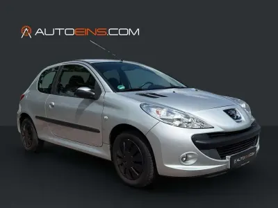Gebraucht Peugeot 206+ Comfort 75 PS (55 kW) 2009 Lackierung aluminiumgrau/meta Kleinwagen