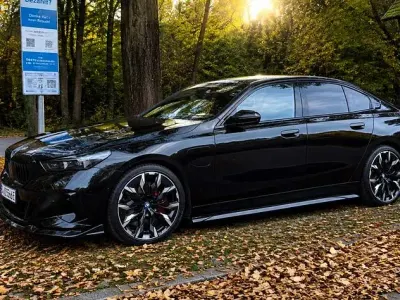 Gebraucht BMW 550e Performance 489 PS (359 kW) 2025 Schwarz Limousine