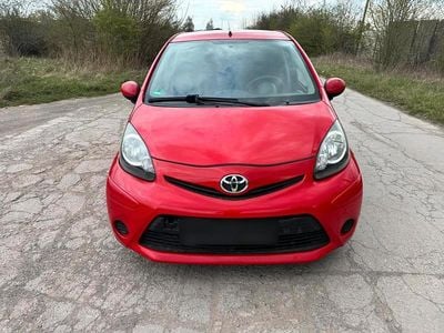 Gebraucht Toyota Aygo 68 PS (50 kW) 2010 Rot Kleinwagen