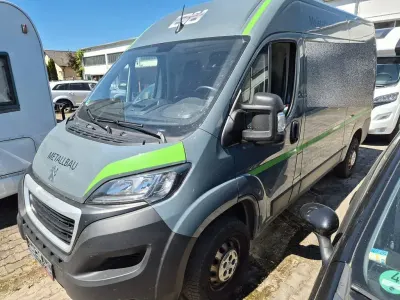 Gebraucht Peugeot Boxer Premium 165 PS (121 kW) 2022 Grau Van
