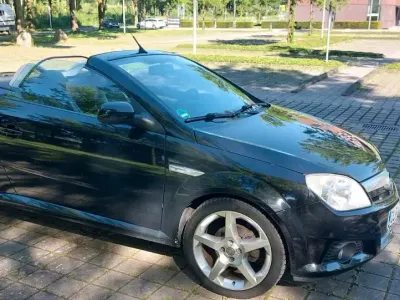Gebraucht Opel Tigra 90 PS (66 kW) 2010 Schwarz Cabrio