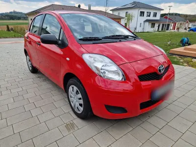 Gebraucht Toyota Yaris Cool 69 PS (50 kW) 2009 Rot Kleinwagen
