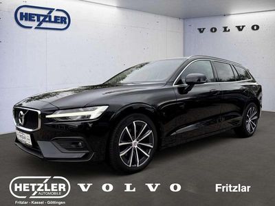 Gebraucht Volvo V60 Momentum 197 PS (144 kW) 2020 Onyx black / metallic Kombi