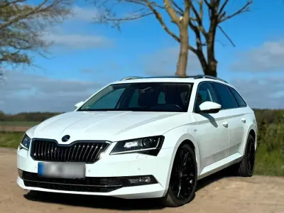 Gebraucht Skoda Superb LAURIN & KLEMENT 190 PS (139 kW) 2017 Weiß Kombi