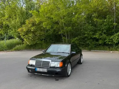 Używany Mercedes E420 279 KM (205 kW) 1992 Czarny Sedan/Limuzyna