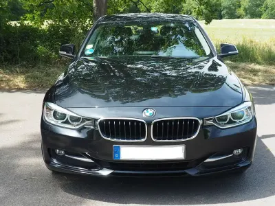 Gebraucht BMW 318 Sport Line 143 PS (105 kW) 2014 Schwarz Limousine