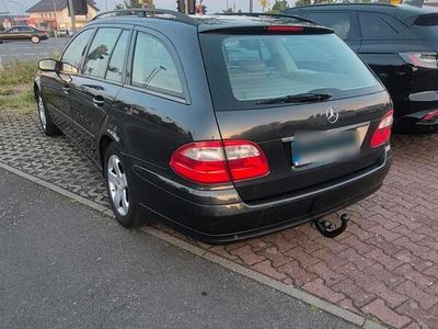 Mercedes E200