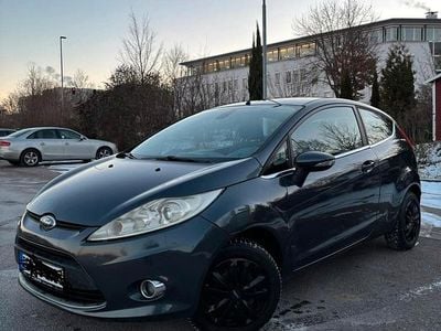 Grau Gebraucht 2009 Ford Fiesta Limousine | 3.400 € (Fairer Preis)