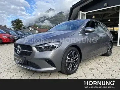 Gebraucht Mercedes B180 Progressive 136 PS (100 kW) 2023 Metalliclack mountaingrau Van / Kleinbus