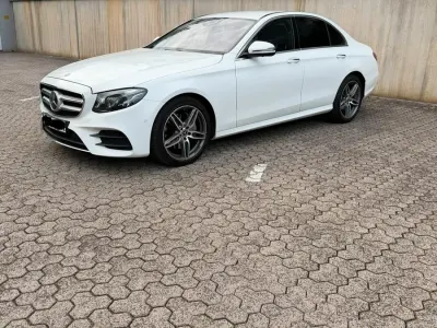 Gebraucht Mercedes E220 AMG line 194 PS (142 kW) 2017 Weiß Limousine