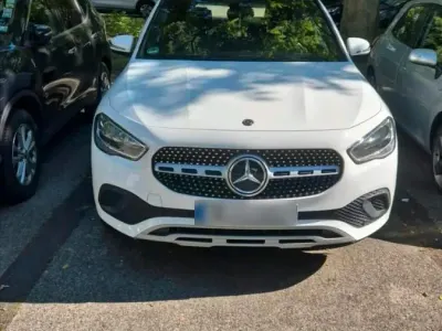 Gebraucht Mercedes GLA180 116 PS (85 kW) 2020 Weiß SUV