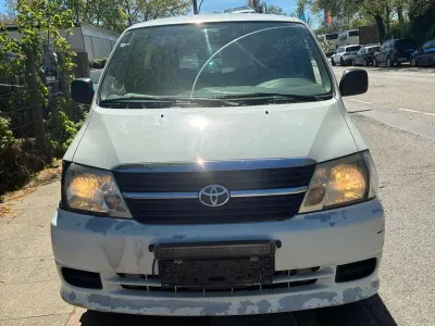 Usado Toyota HiAce 117 HP (86 kW) 2009 Branco Van
