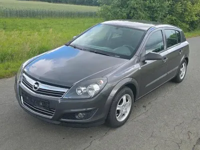 Gebraucht Opel Astra 90 PS (66 kW) 2009 Grau Limousine