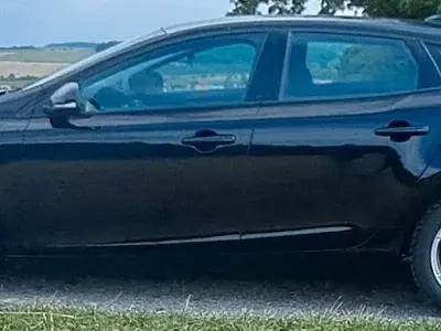 Usata Volvo V40 122 CV (89 kW) 2018 Nero Berlina