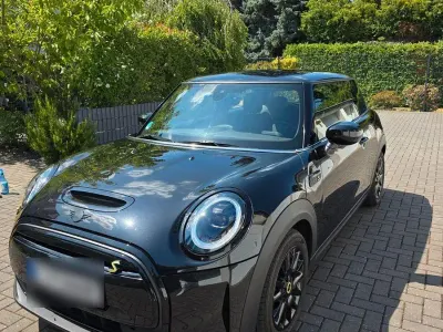 Gebraucht Mini Cooper SE 135 kW (184 PS) 2023 Schwarz Kleinwagen