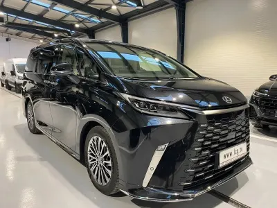 Neu Lexus LM350h Executive Line 250 PS (183 kW) 2025 Schwarz Van / Kleinbus