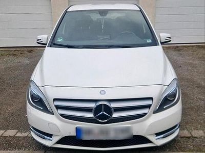 Gebraucht Mercedes B200 AMG 170 PS (125 kW) 2012 Weiß Van / Kleinbus