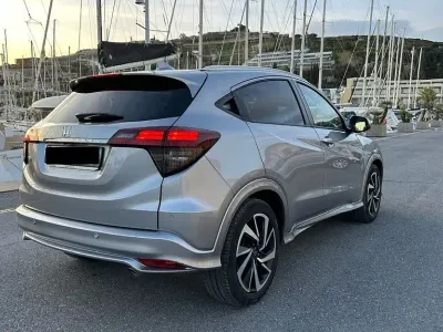 Käytetty Honda HR-V Executive 131 HP (96 kW) 2020 Harmaa Katumaasturi