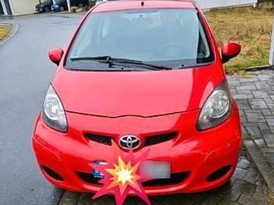 Gebraucht Toyota Aygo 68 PS (50 kW) 2010 Rot Kleinwagen