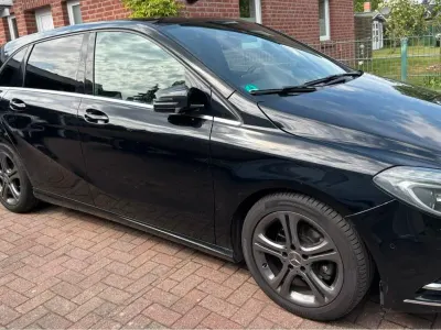 Gebraucht Mercedes B200 136 PS (100 kW) 2013 Schwarz Van / Kleinbus