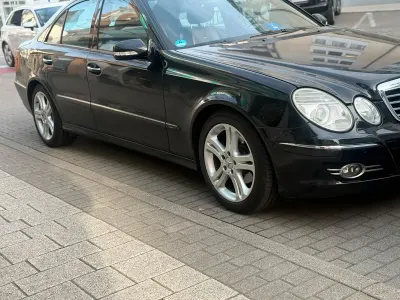 Gebraucht Mercedes E320 Avantgarde 224 PS (164 kW) 2007 Schwarz Limousine