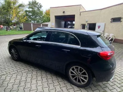 Gebraucht Mercedes A180 136 PS (100 kW) 2019 Schwarz Limousine