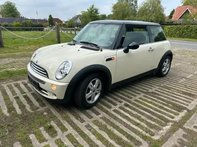 Używany Mini Cooper 120 KM (88 kW) 2005 Biały Hatchback