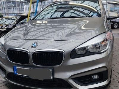 Grau Gebraucht 2017 BMW 218 Gran Tourer Van / Kleinbus | 14.400 € (Fairer Preis)