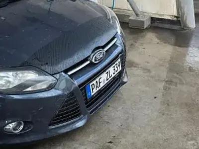 Gebraucht Ford Focus Titanium 116 PS (85 kW) 2013 Blau Limousine