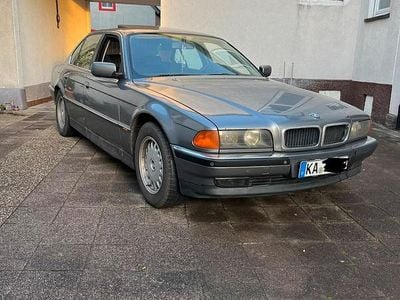 Grau Gebraucht 1995 BMW 740 Limousine | 5.000 €
