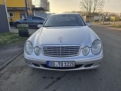 Silber Gebraucht 2003 Mercedes E220 Elegance Limousine | 3.399 € (Fairer Preis)