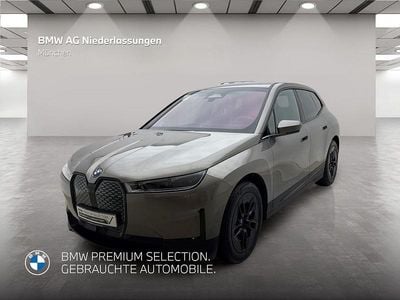 Grau Gebraucht 2024 BMW iX SUV | 70.501 € (Fairer Preis)